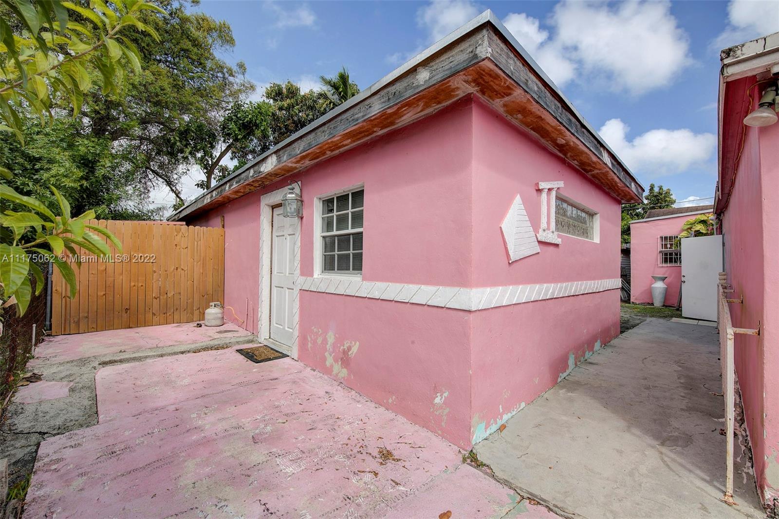 See details / 2044 sq. ft. $ 2022-11-15 0 Photo