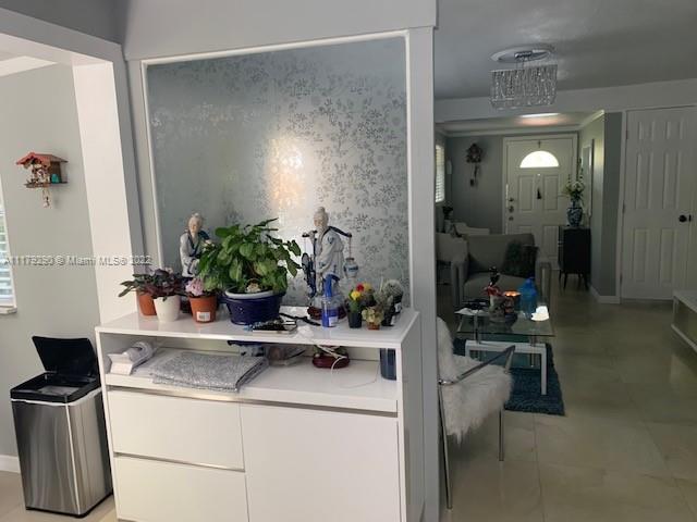See details / 814 sq. ft. $ 2022-03-23 0 Photo