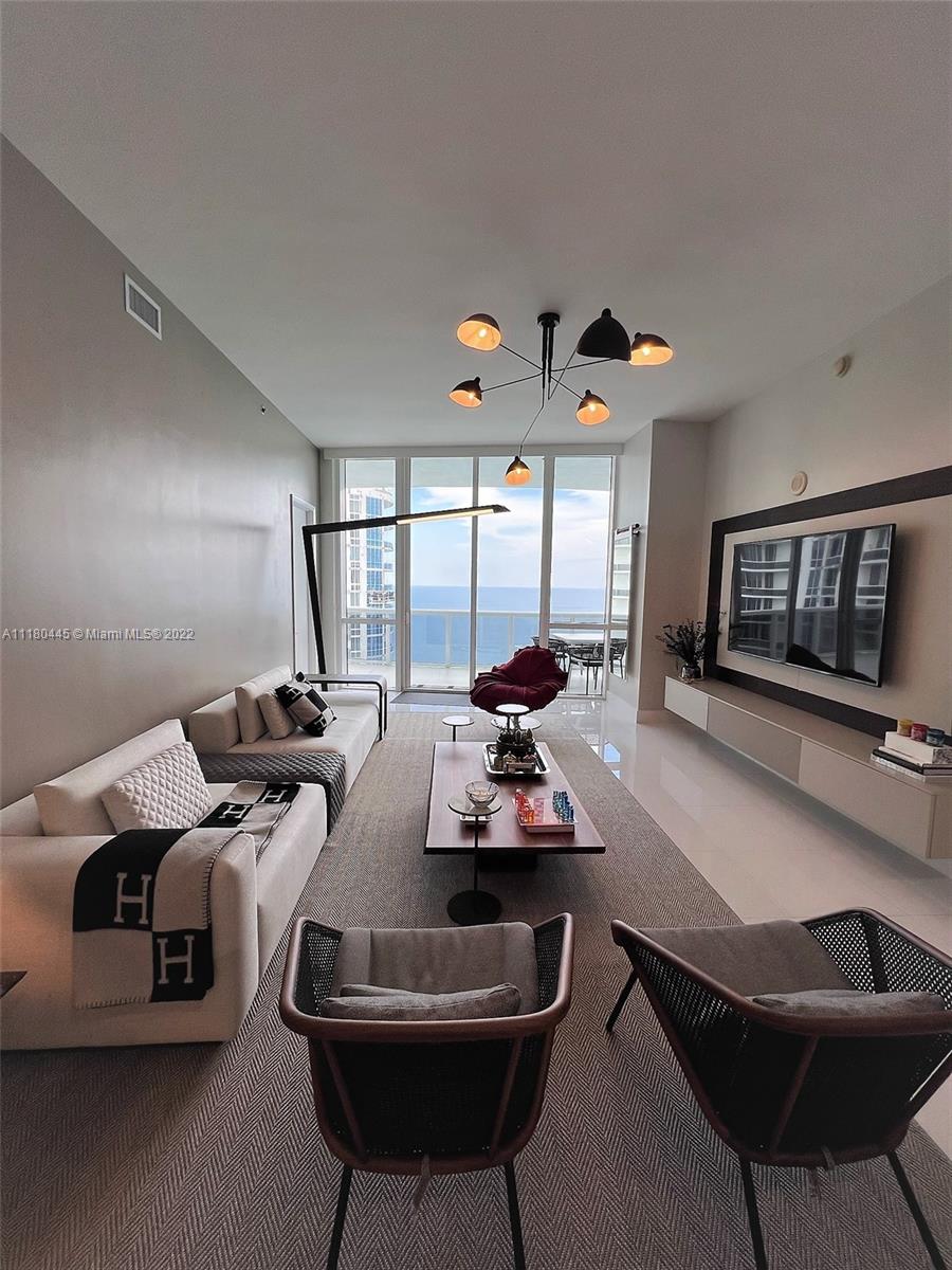 See details 4003 2 / 3 1935 sq. ft. $ 2022-05-22 0 Photo