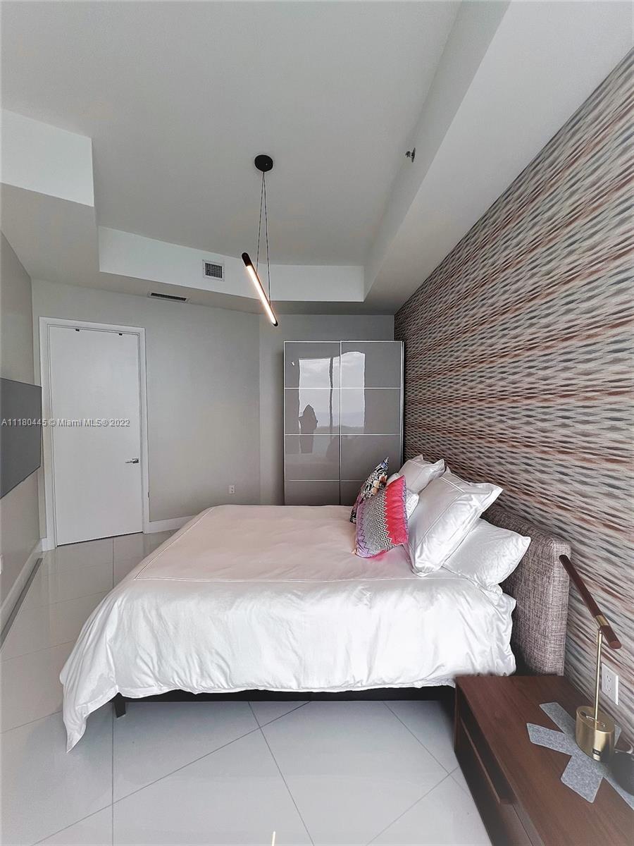 See details 4003 2 / 3 1935 sq. ft. $ 2022-05-22 0 Photo