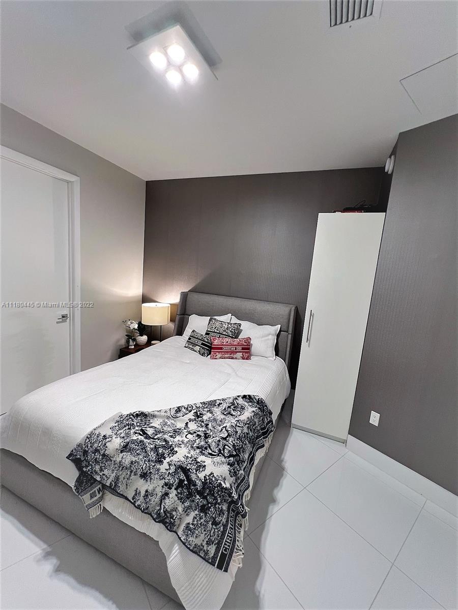 See details 4003 2 / 3 1935 sq. ft. $ 2022-05-22 0 Photo