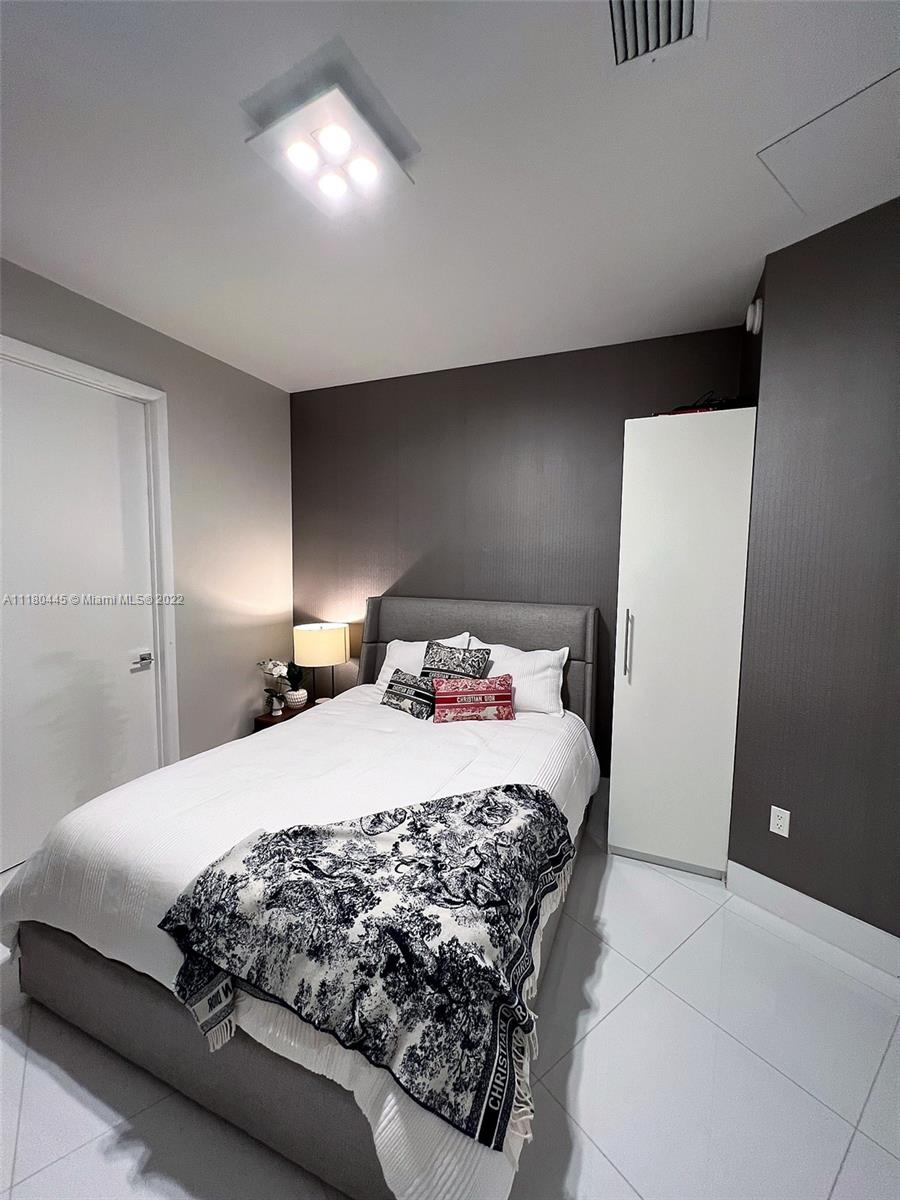 See details 4003 2 / 3 1935 sq. ft. $ 2022-05-22 0 Photo