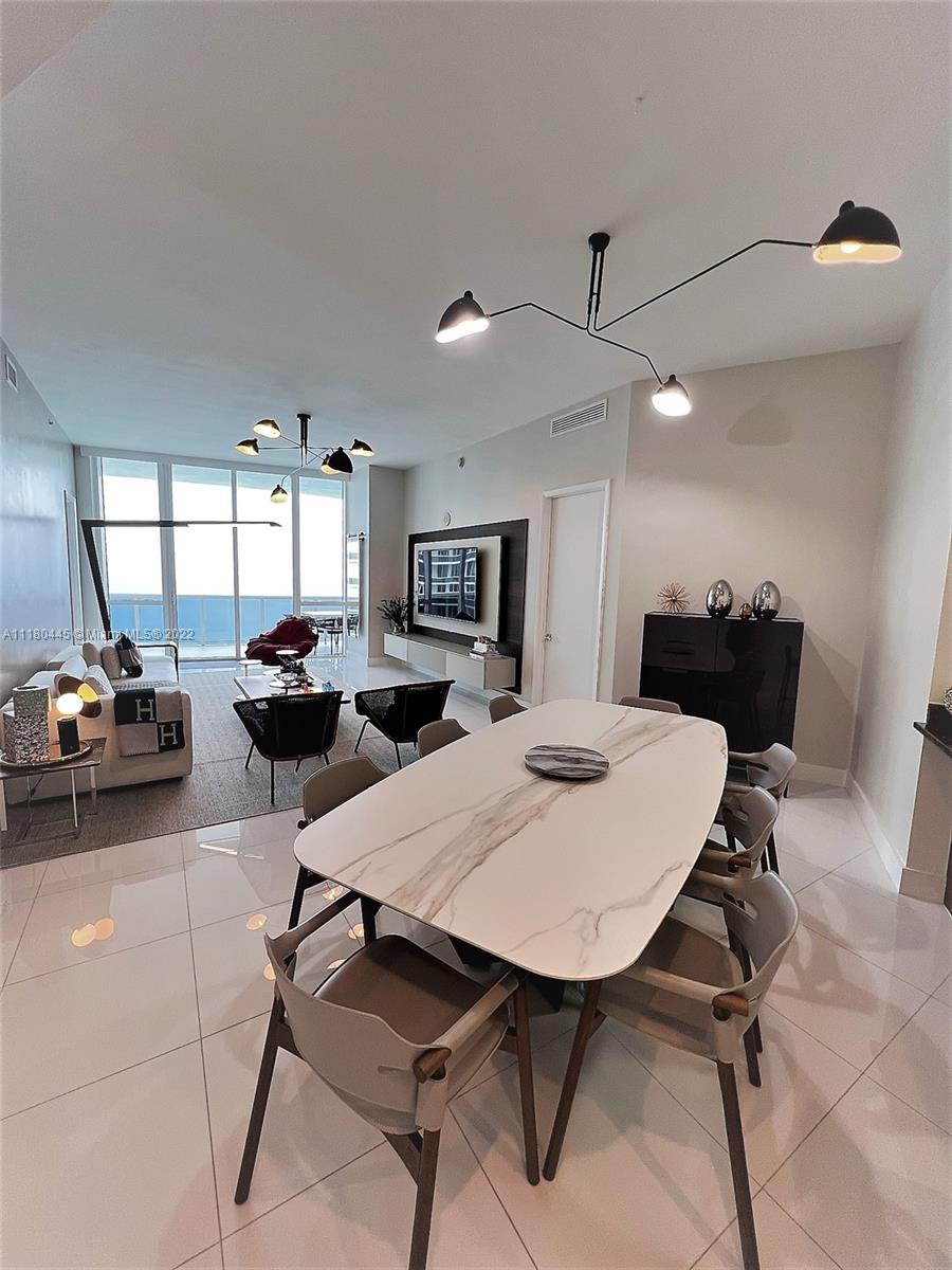 See details 4003 2 / 3 1935 sq. ft. $ 2022-05-22 0 Photo