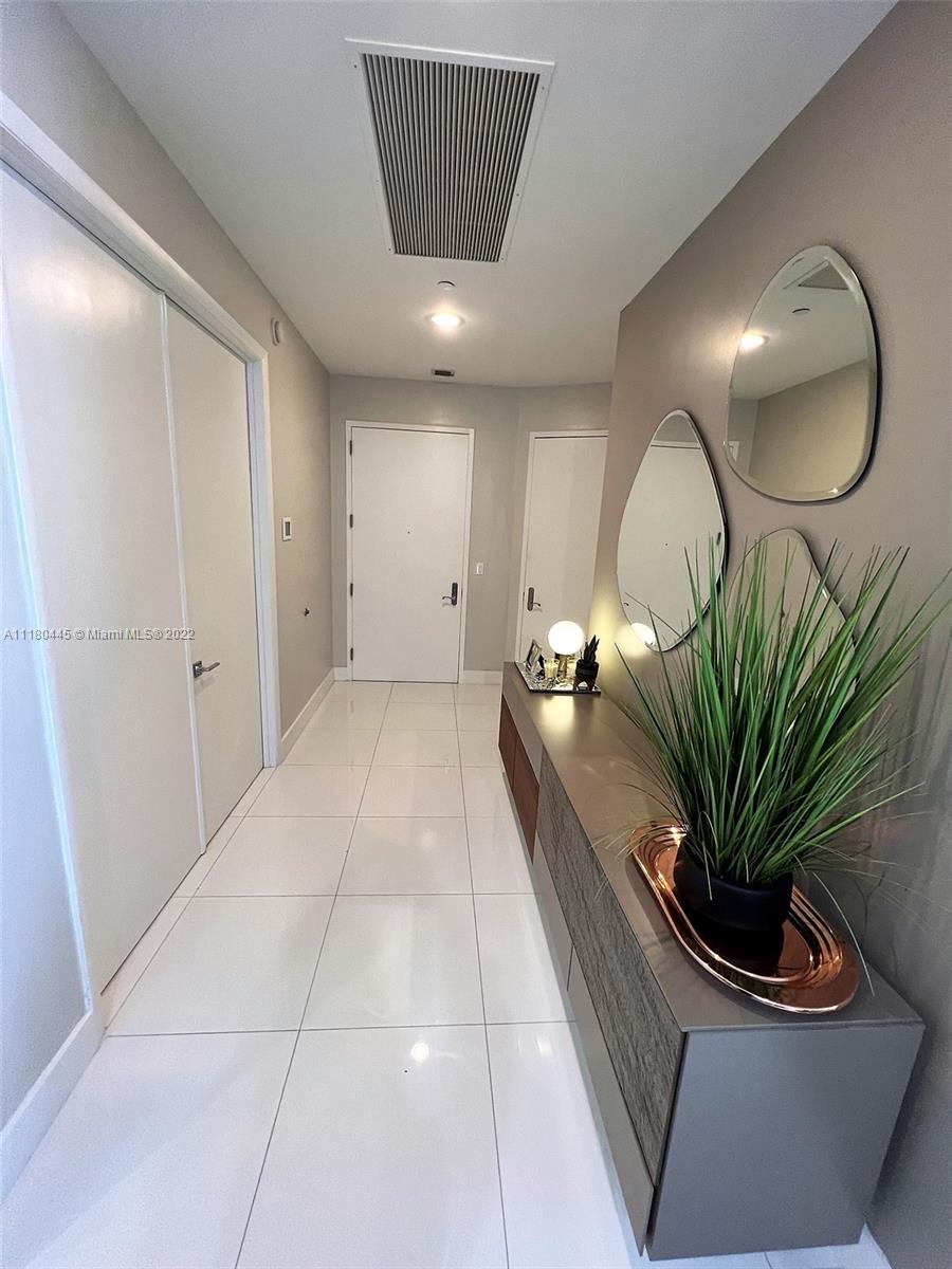 See details 4003 2 / 3 1935 sq. ft. $ 2022-05-22 0 Photo