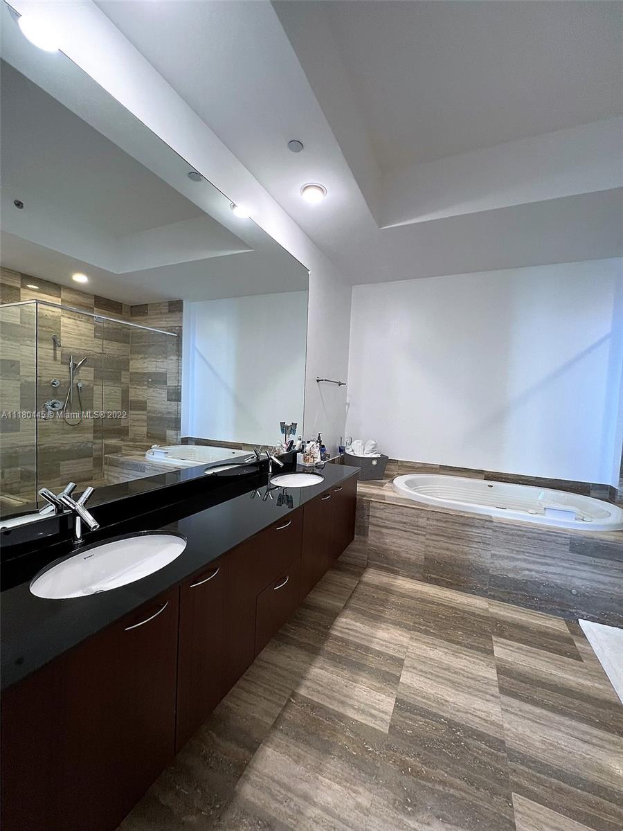 See details 4003 2 / 3 1935 sq. ft. $ 2022-05-22 0 Photo
