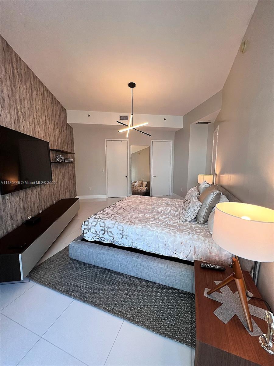 See details 4003 2 / 3 1935 sq. ft. $ 2022-05-22 0 Photo
