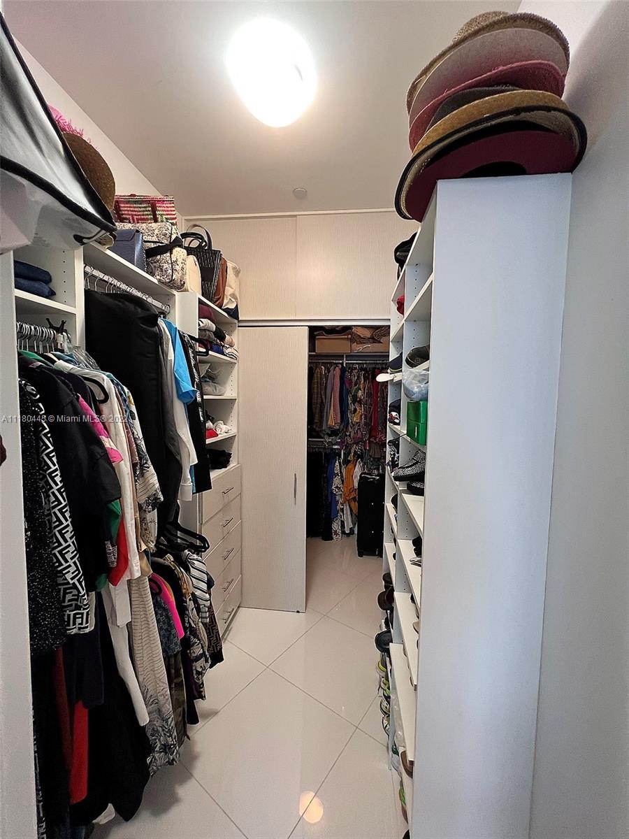 See details 4003 2 / 3 1935 sq. ft. $ 2022-05-22 0 Photo
