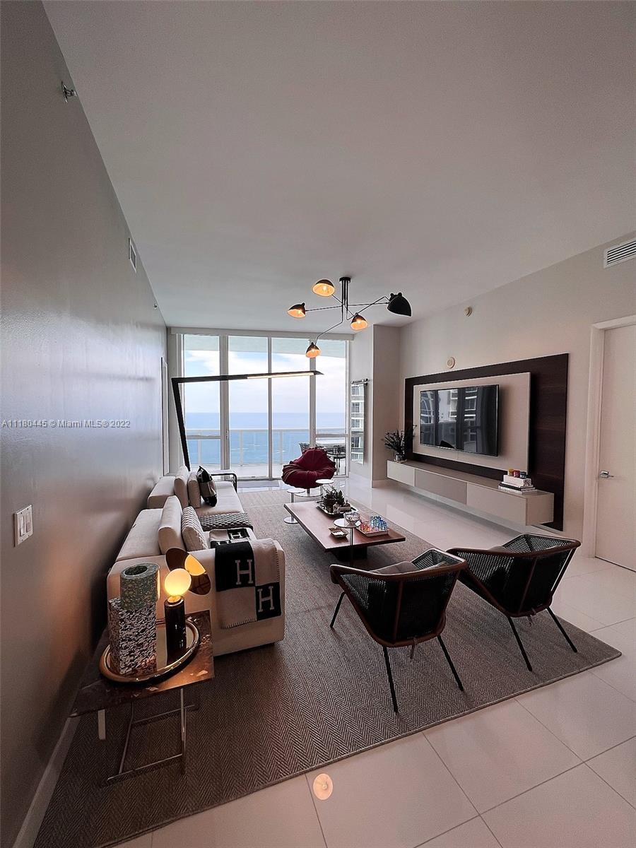 See details 4003 2 / 3 1935 sq. ft. $ 2022-05-22 0 Photo