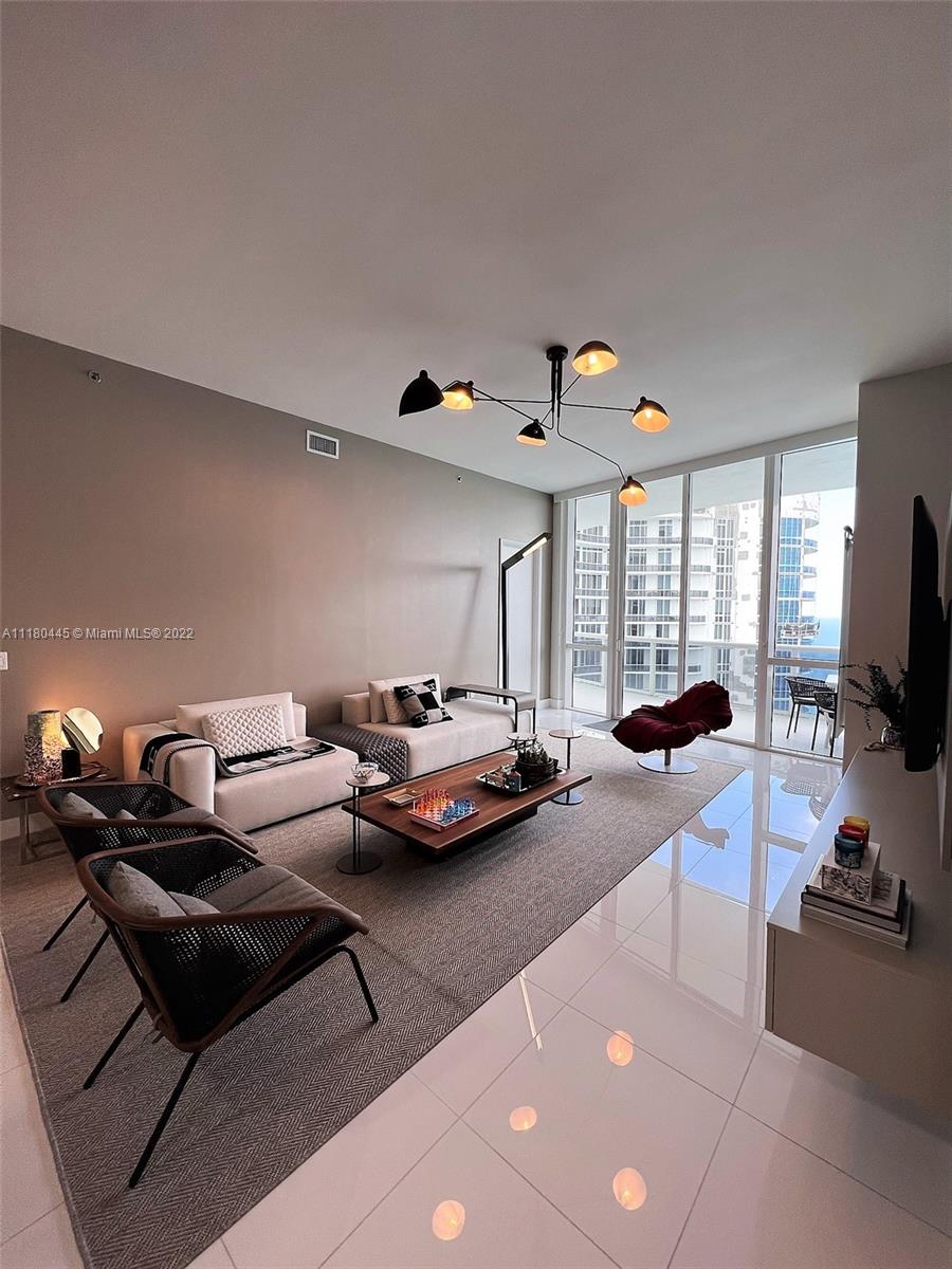 See details 4003 2 / 3 1935 sq. ft. $ 2022-05-22 0 Photo