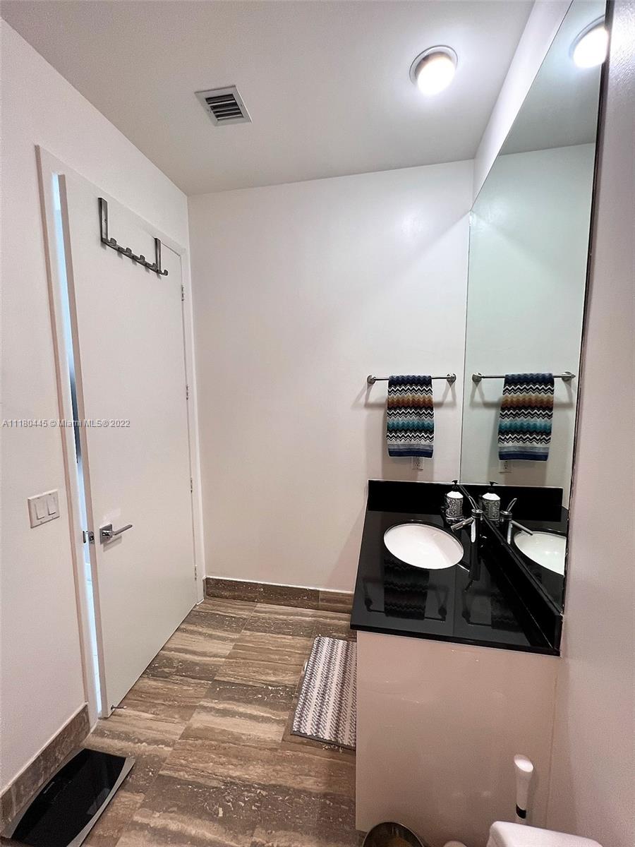 See details 4003 2 / 3 1935 sq. ft. $ 2022-05-22 0 Photo
