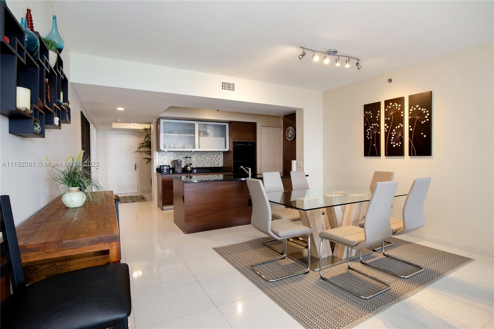Ver detalles 3204 3 / 3 1675 sq. ft. $ 2022-09-27 0 foto