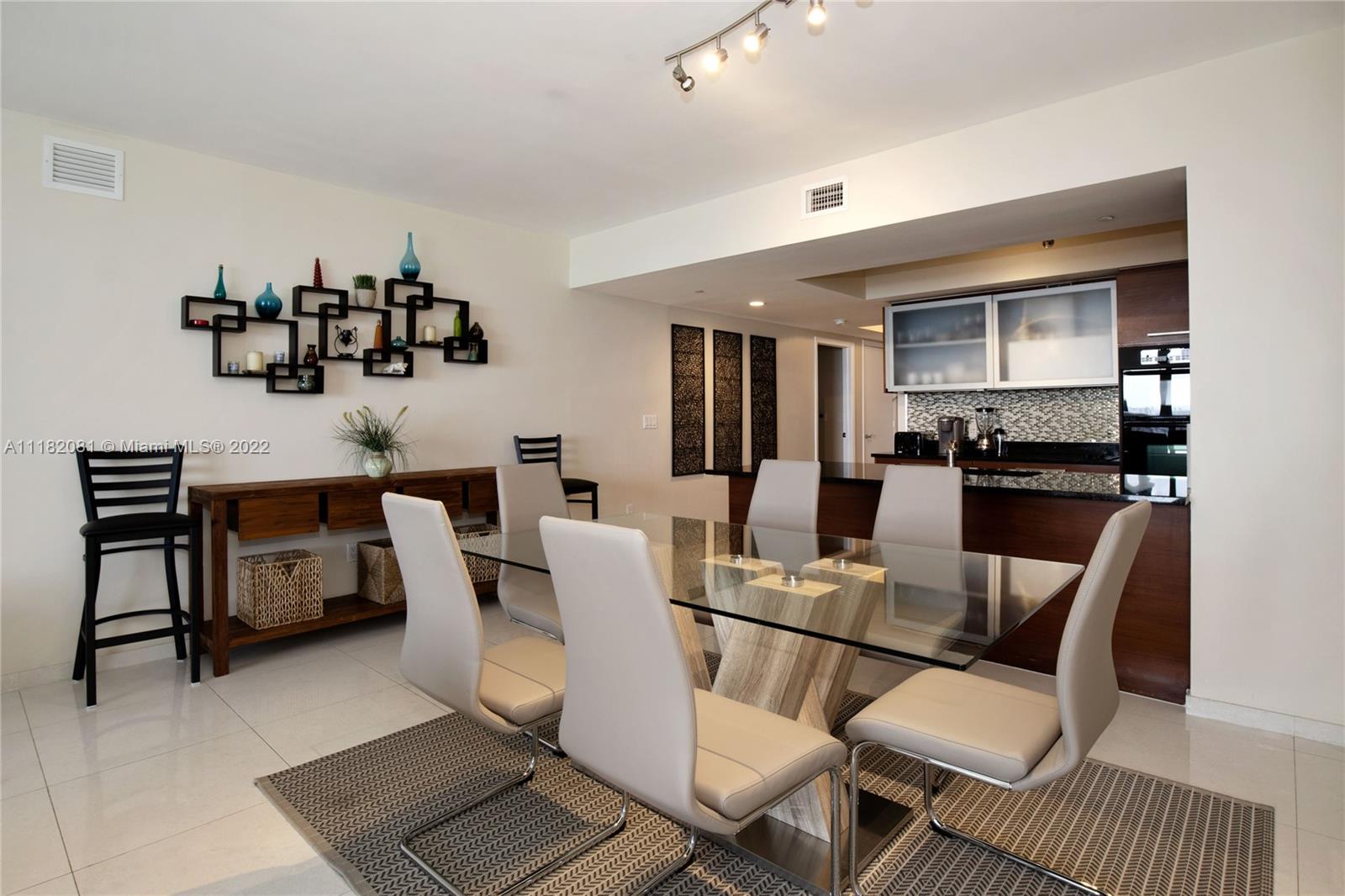 Ver detalles 3204 3 / 3 1675 sq. ft. $ 2022-09-27 0 foto
