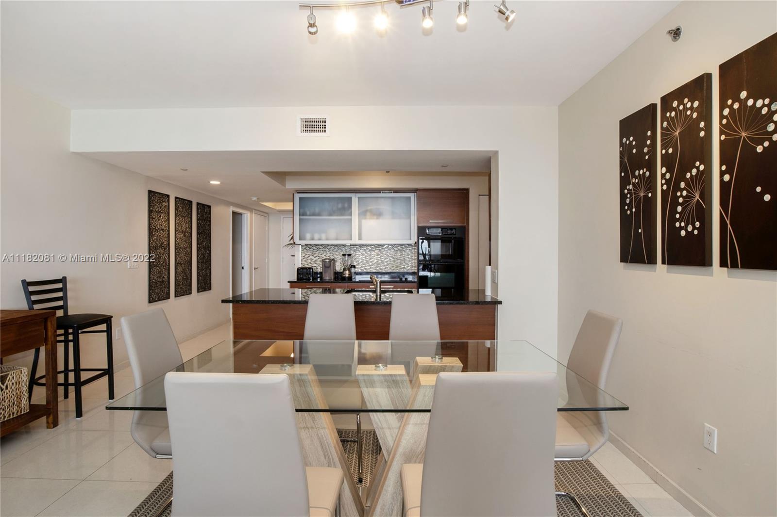 Ver detalles 3204 3 / 3 1675 sq. ft. $ 2022-09-27 0 foto