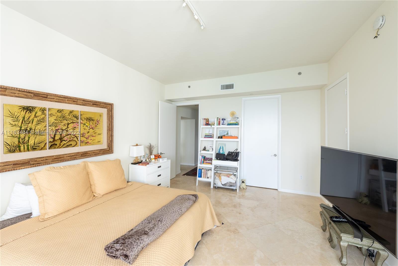 Ver detalles 2604 3 / 4 2558 sq. ft. $ 2022-07-04 0 foto