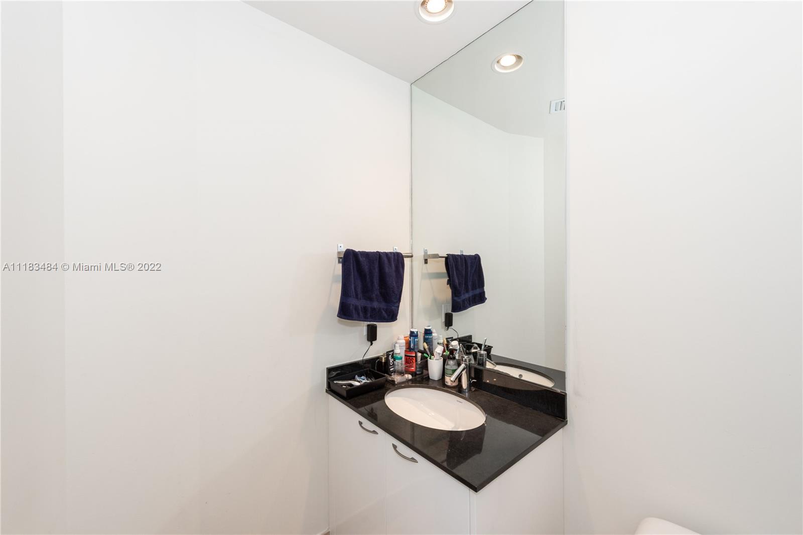 Ver detalles 2604 3 / 4 2558 sq. ft. $ 2022-07-04 0 foto