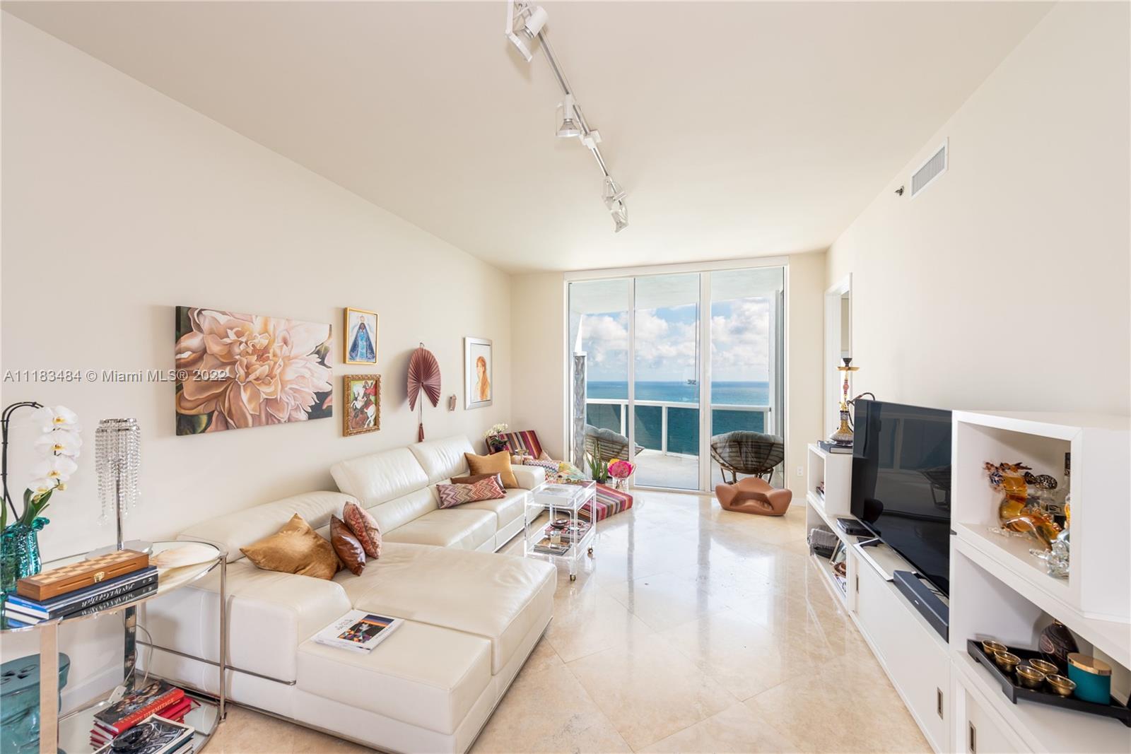 Ver detalles 2604 3 / 4 2558 sq. ft. $ 2022-07-04 0 foto