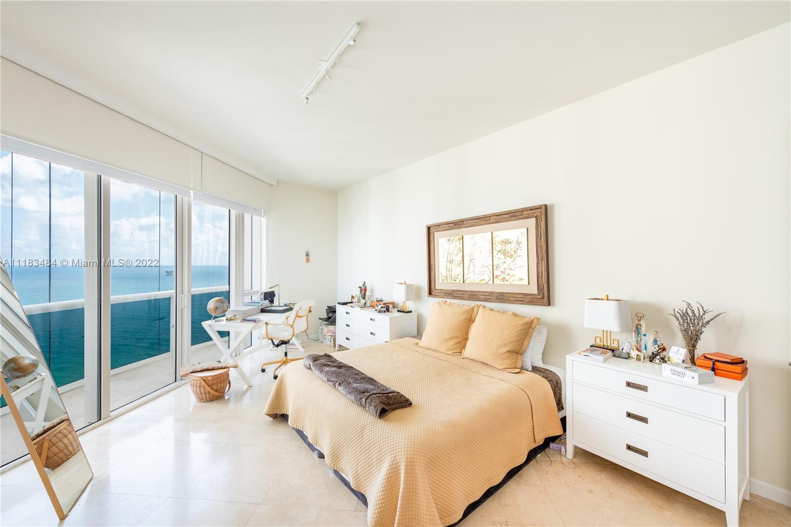 Ver detalles 2604 3 / 4 2558 sq. ft. $ 2022-07-04 0 foto