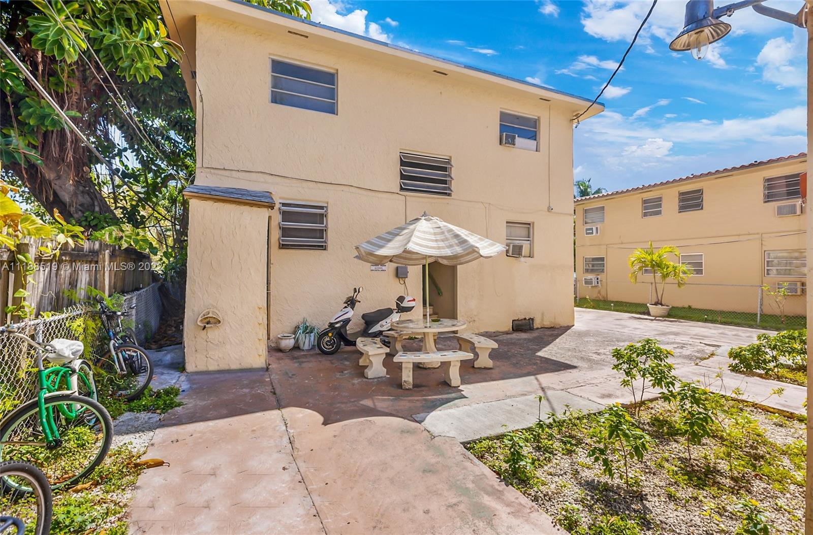 See details / sq. ft. $ 2022-04-12 0 Photo