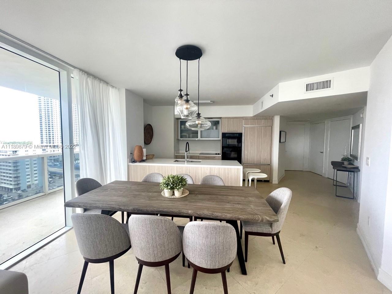 Ver detalles 1506 2 / 4 1458 sq. ft. $ 2022-10-11 0 foto