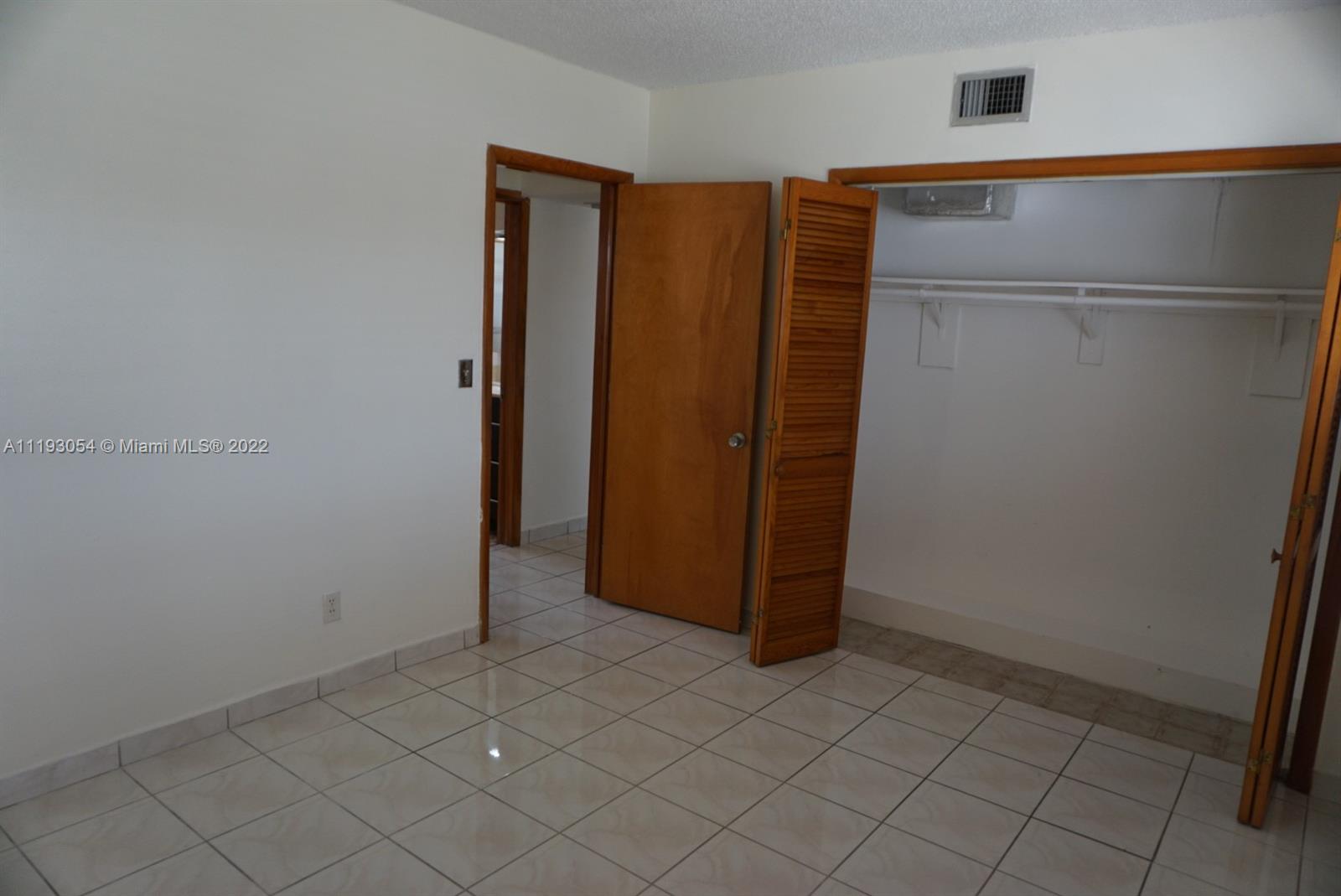 See details / 2264 sq. ft. $ 2022-04-21 0 Photo