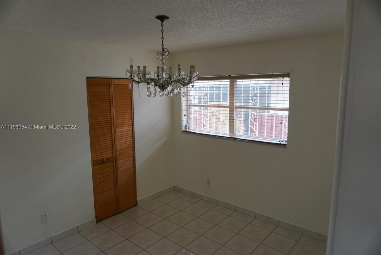 See details / 2264 sq. ft. $ 2022-04-21 0 Photo