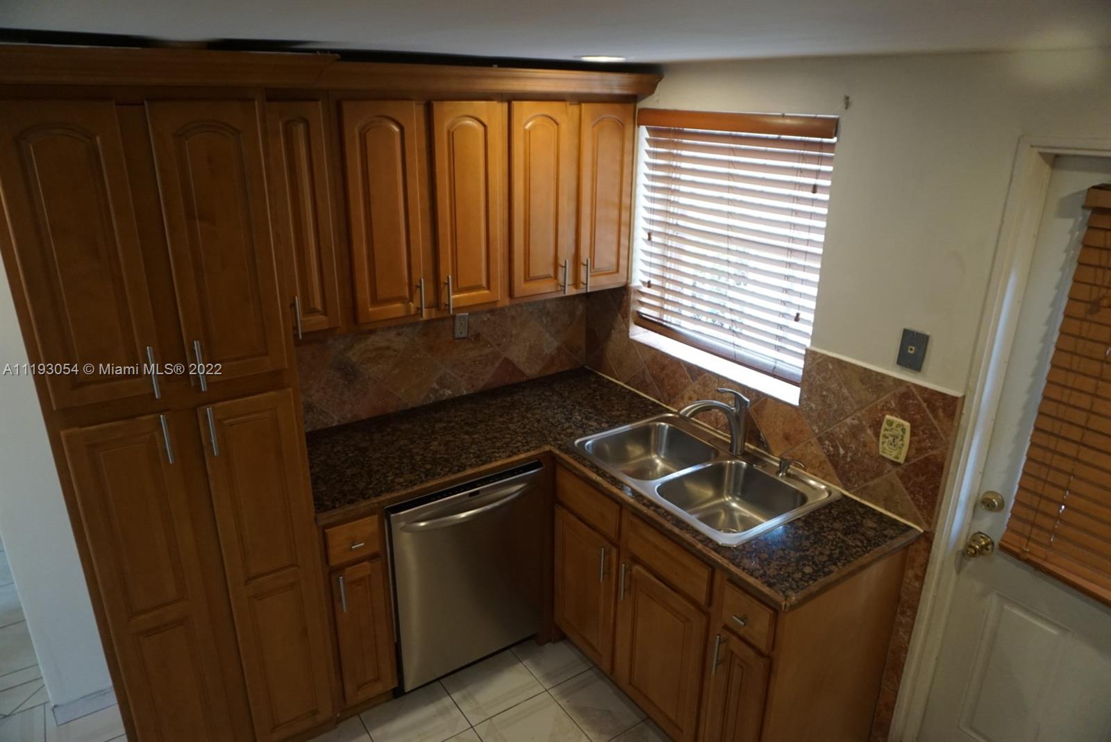 See details / 2264 sq. ft. $ 2022-04-21 0 Photo