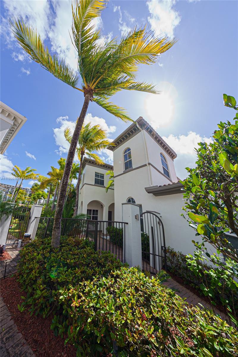 Photo of 822 Spinnaker Dr E (822), Hollywood, Florida, 33019 -