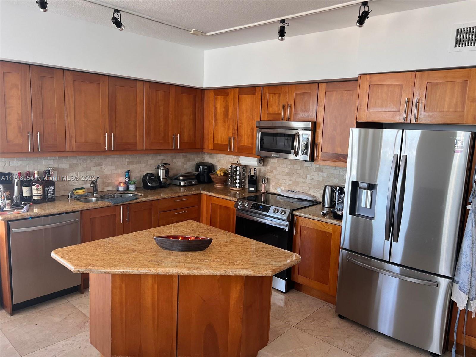 Фото 1755 Hallandale Beach Blvd #2102E, Hallandale Beach, Florida, 33009 -