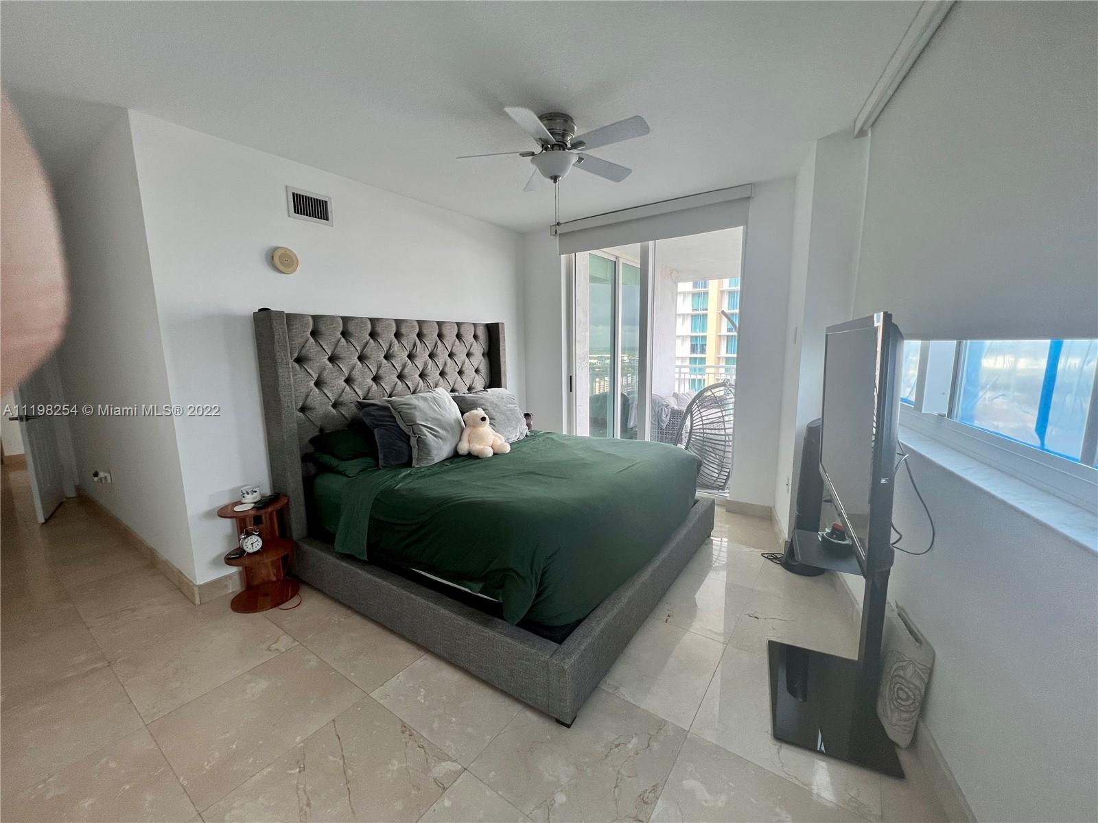 Фото 1755 Hallandale Beach Blvd #2102E, Hallandale Beach, Florida, 33009 -