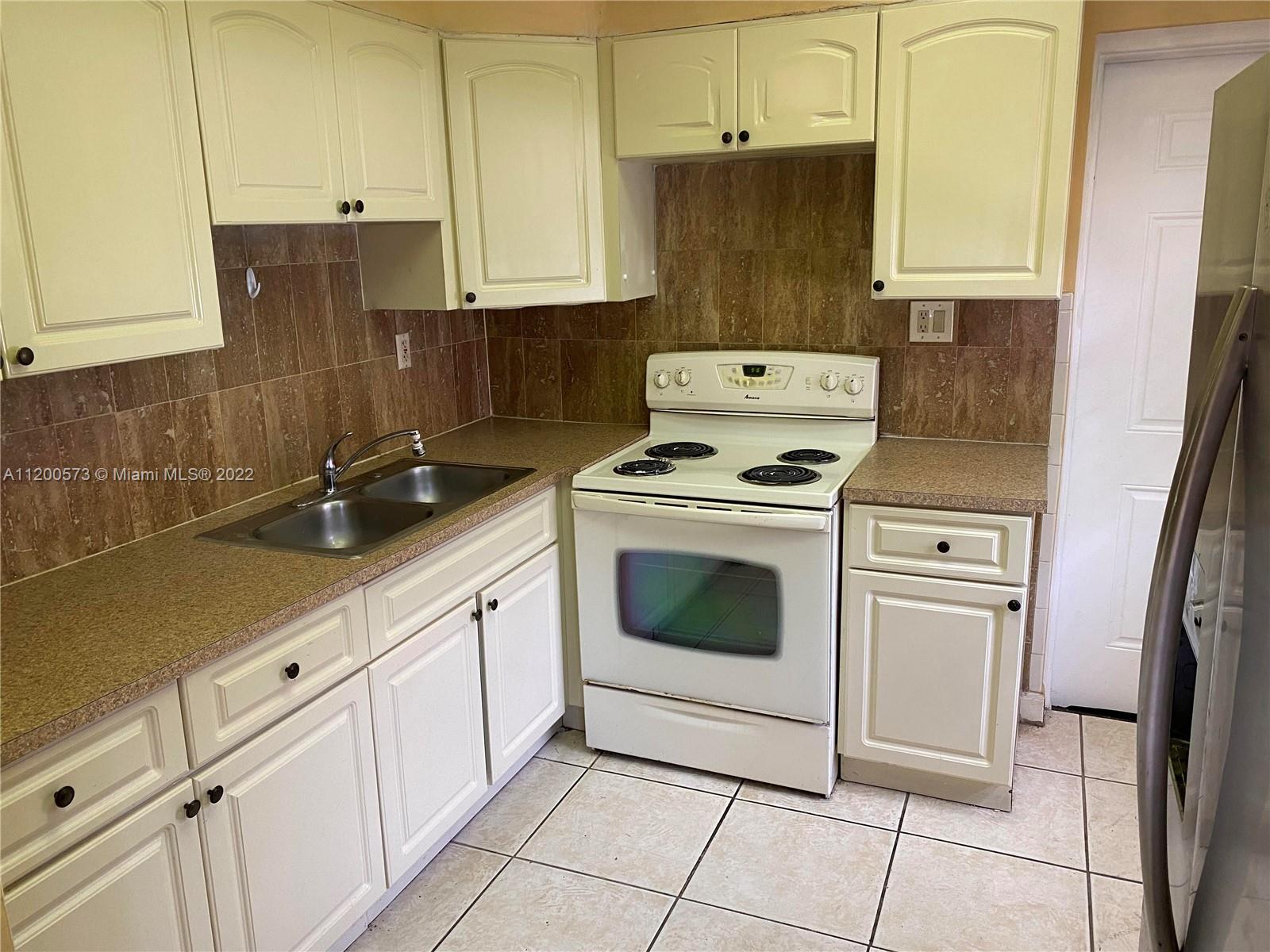 See details / 3721 sq. ft. $ 2022-09-30 0 Photo