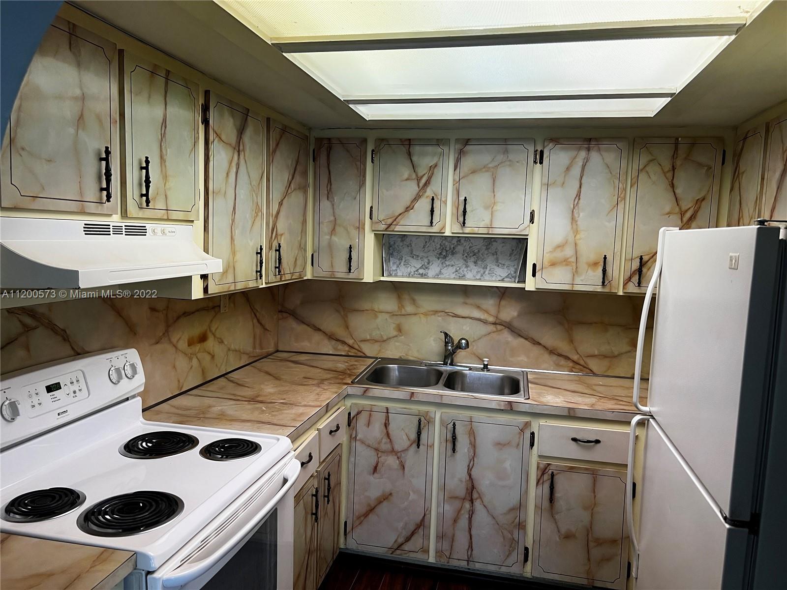 See details / 3721 sq. ft. $ 2022-09-30 0 Photo