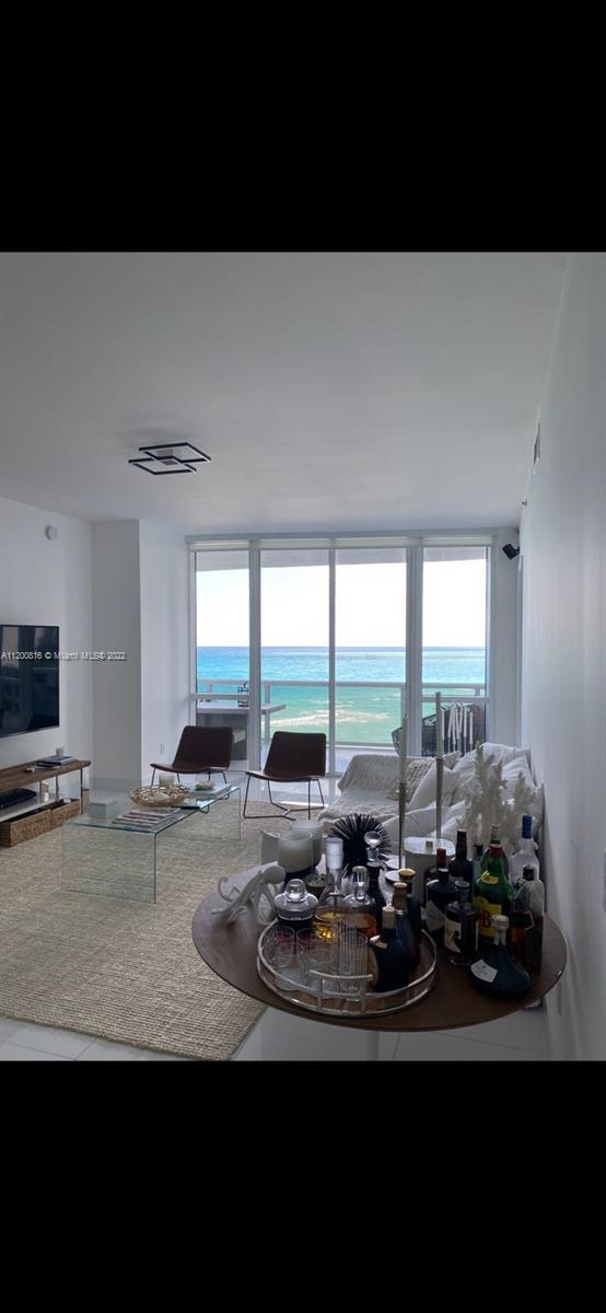 Ver detalles 707 3 / 3 2106 sq. ft. $ 2022-05-07 0 foto