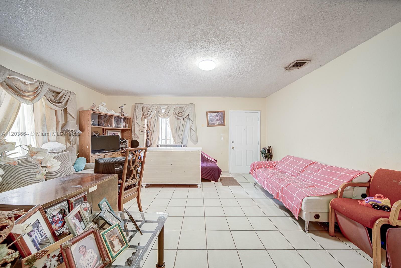 See details / 2213 sq. ft. $ 2022-05-12 0 Photo
