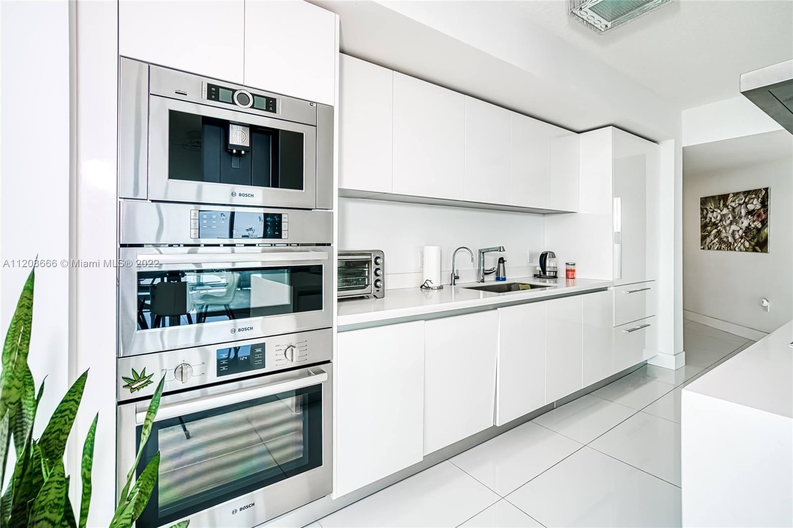 See details 330 3 / 4 1892 sq. ft. $ 2025-08-25 0 Photo