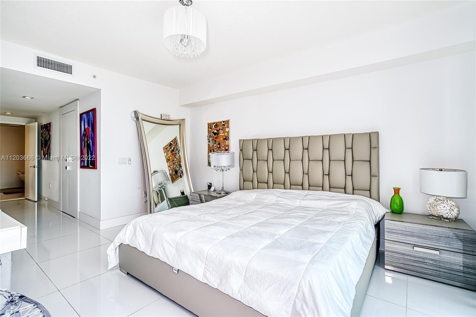 See details 330 3 / 4 1892 sq. ft. $ 2025-08-25 0 Photo