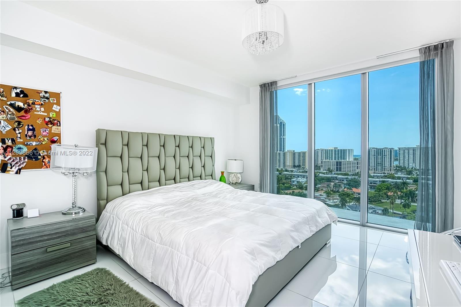 See details 330 3 / 4 1892 sq. ft. $ 2025-08-25 0 Photo