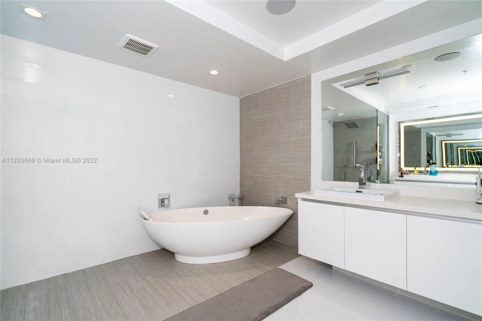 See details 330 3 / 4 1892 sq. ft. $ 2025-08-25 0 Photo