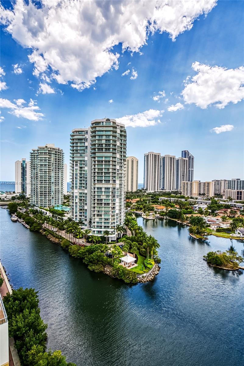 See details 330 3 / 4 1892 sq. ft. $ 2025-08-25 0 Photo