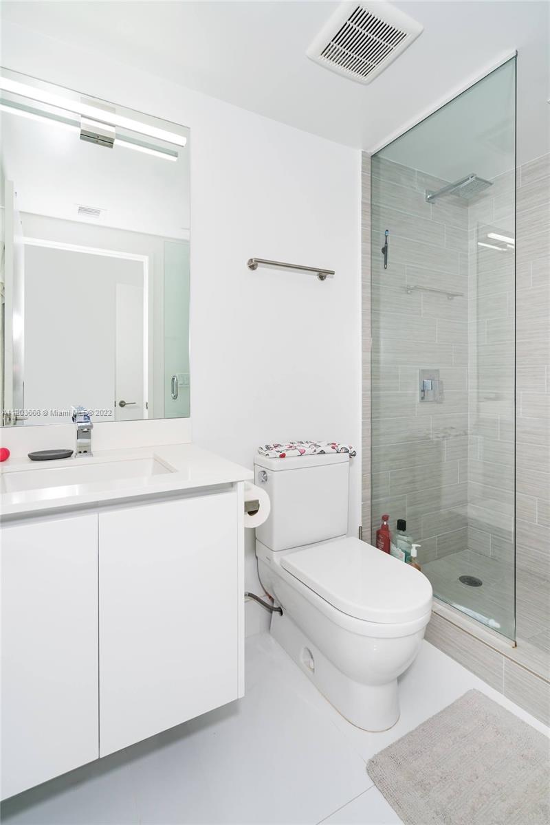 See details 330 3 / 4 1892 sq. ft. $ 2025-08-25 0 Photo