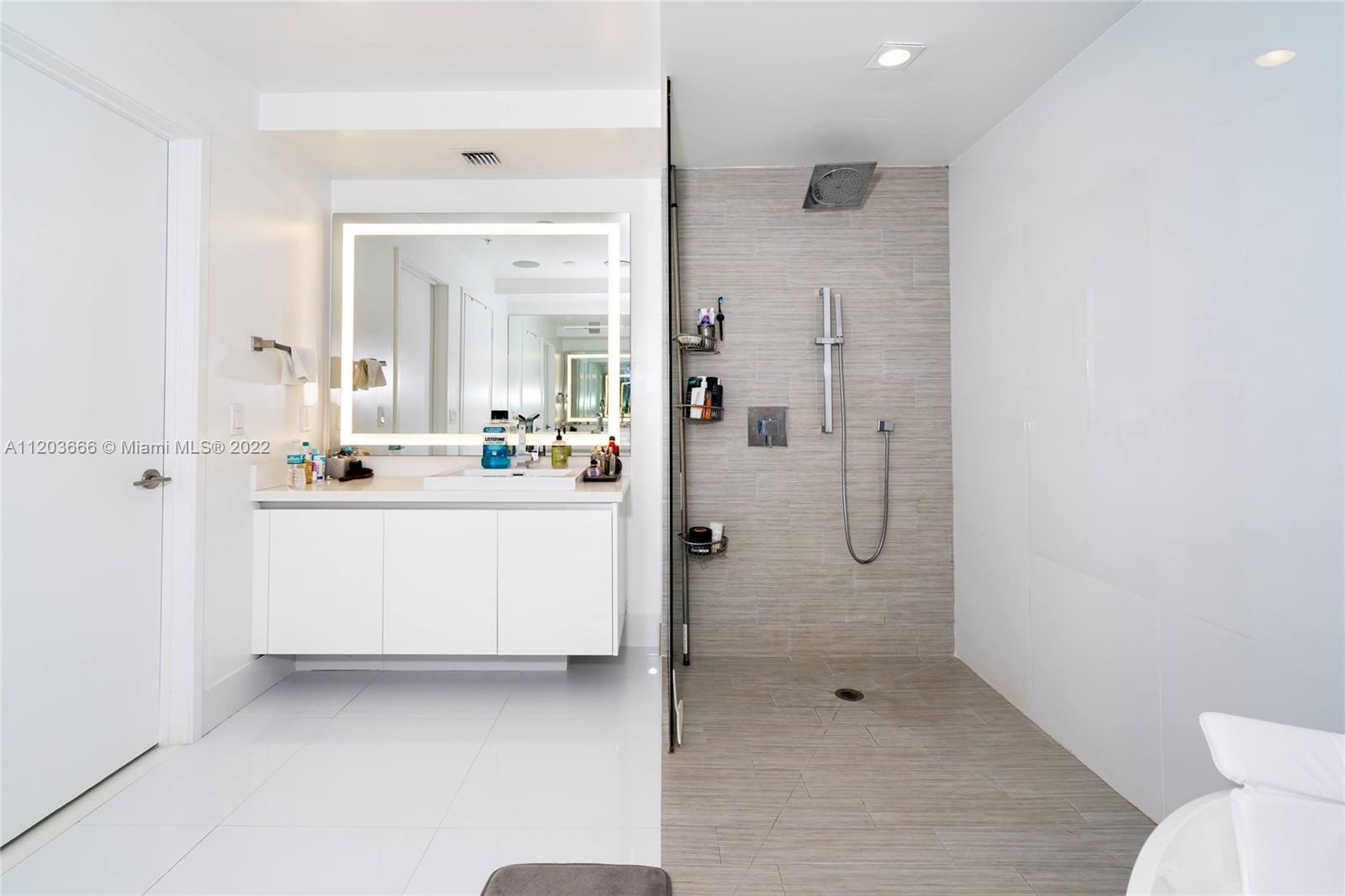 See details 330 3 / 4 1892 sq. ft. $ 2025-08-25 0 Photo