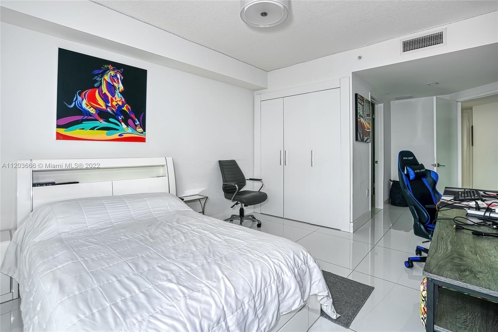 See details 330 3 / 4 1892 sq. ft. $ 2025-08-25 0 Photo