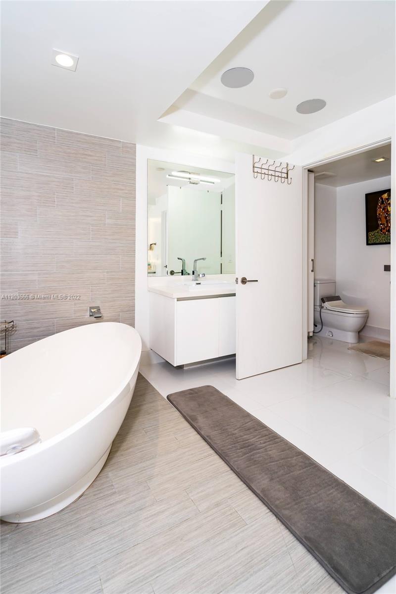 See details 330 3 / 4 1892 sq. ft. $ 2025-08-25 0 Photo
