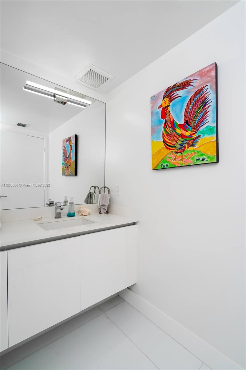 See details 330 3 / 4 1892 sq. ft. $ 2025-08-25 0 Photo