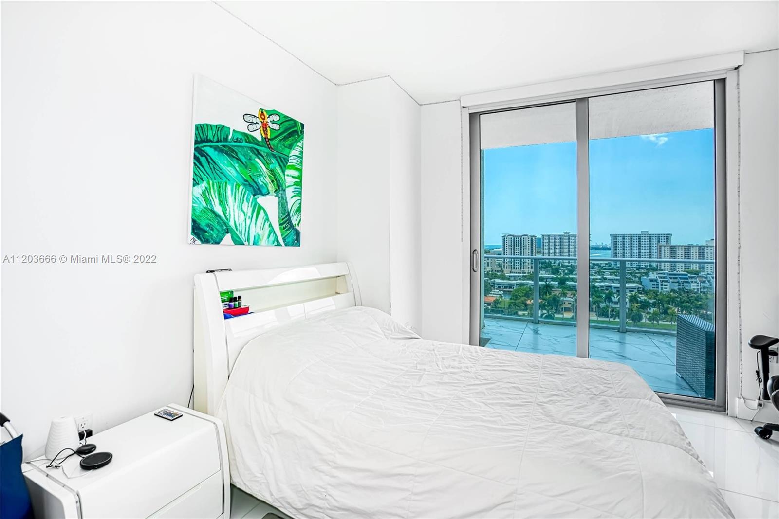 See details 330 3 / 4 1892 sq. ft. $ 2025-08-25 0 Photo