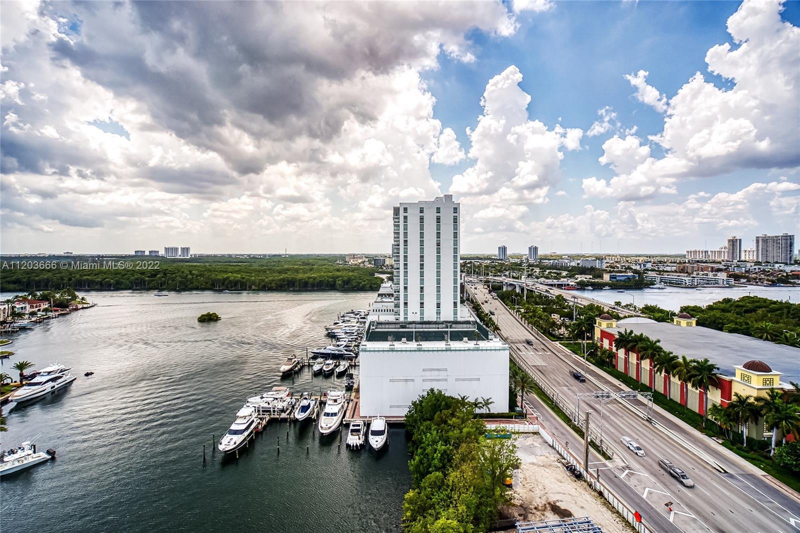 See details 330 3 / 4 1892 sq. ft. $ 2025-08-25 0 Photo