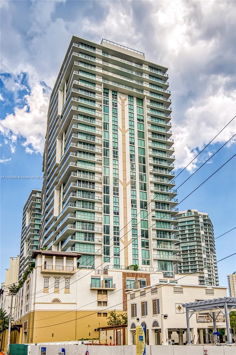 See details 330 3 / 4 1892 sq. ft. $ 2025-08-25 0 Photo