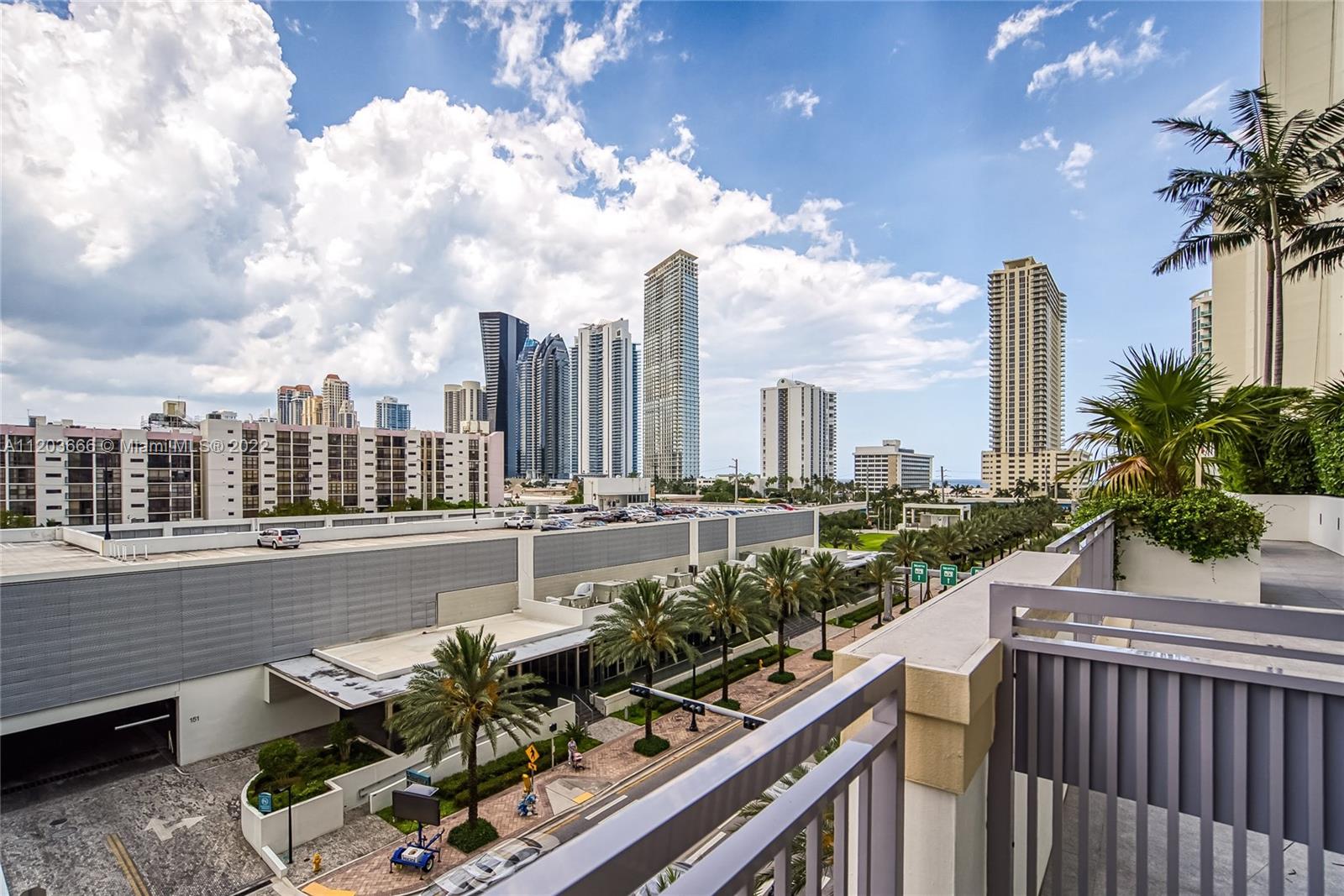 See details 330 3 / 4 1892 sq. ft. $ 2025-08-25 0 Photo