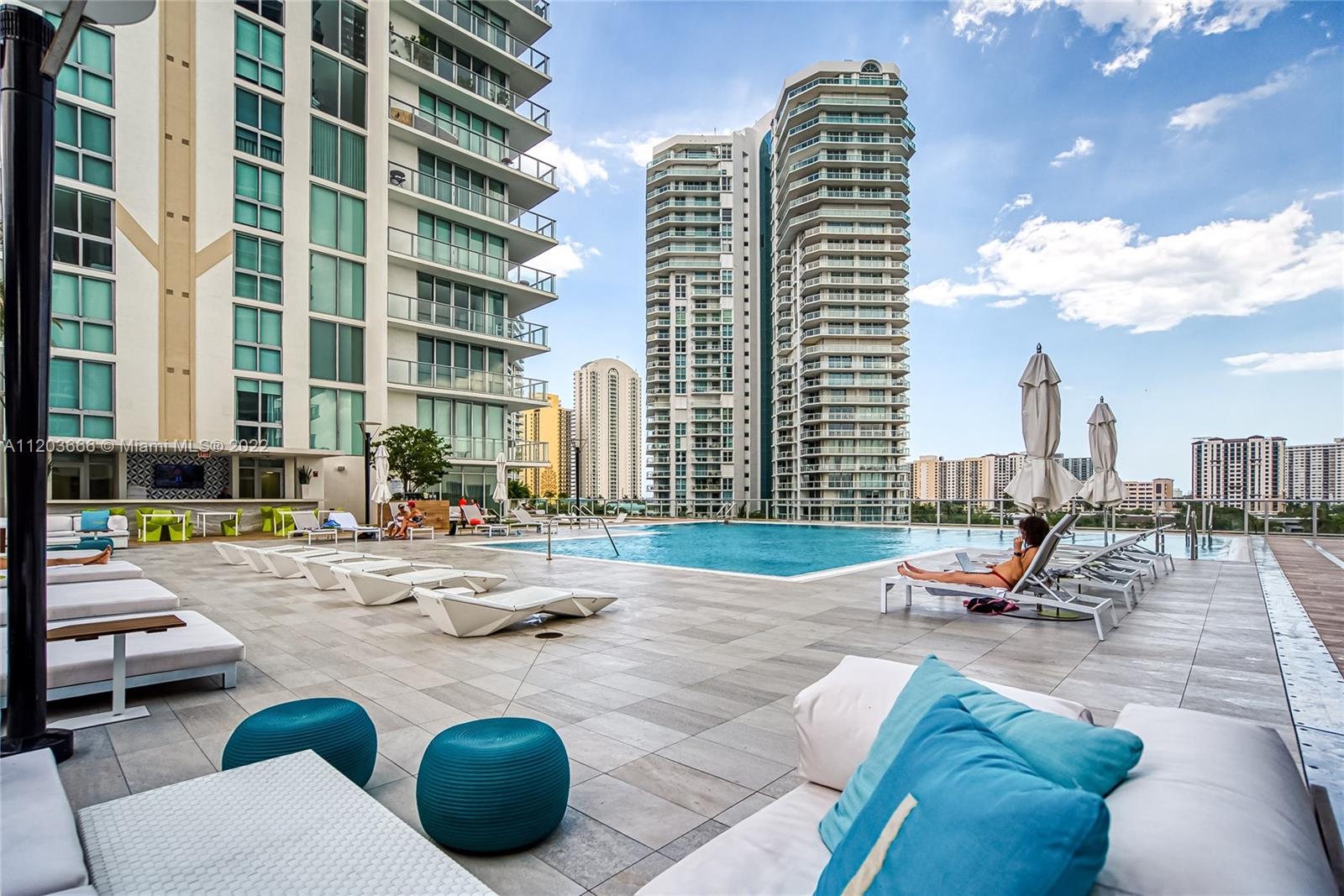 See details 330 3 / 4 1892 sq. ft. $ 2025-08-25 0 Photo