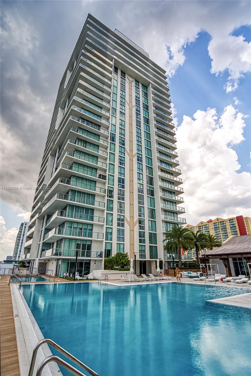 See details 330 3 / 4 1892 sq. ft. $ 2025-08-25 0 Photo