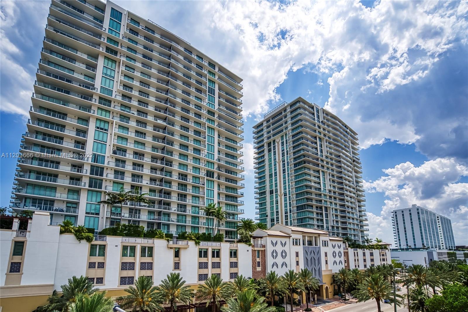 See details 330 3 / 4 1892 sq. ft. $ 2025-08-25 0 Photo